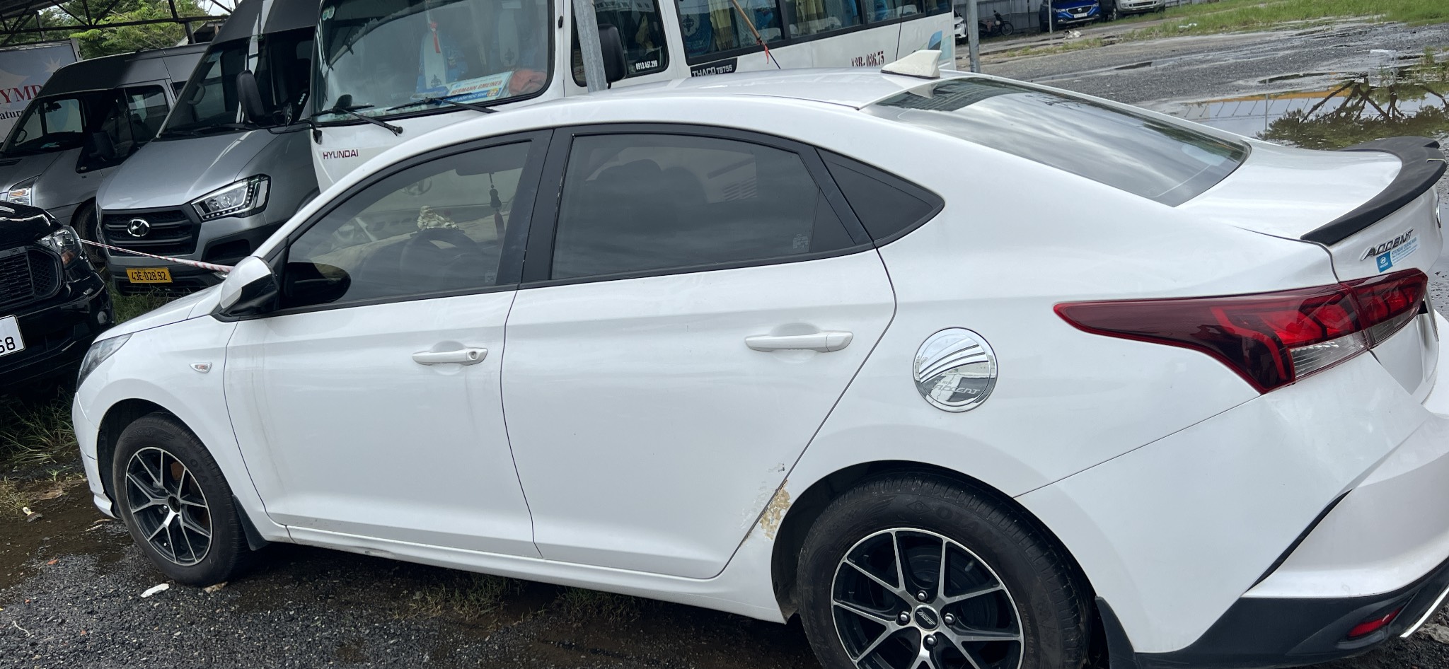 Dán đổi màu trắng mờ Toyota Camry | otohoangkim.com
